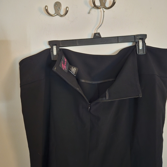 Torrid Trumpet Midi Skirt Black w/Hidden Zipper size 18 - Picture 6 of 8